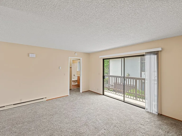 Park Plaza Apartments — Photo 16