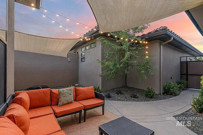 1267 E Spinnaker Ln — Photo 15
