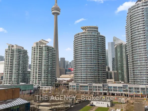 218 Queens Quay Blvd W #2103, Toronto, ON M5J 2Y6