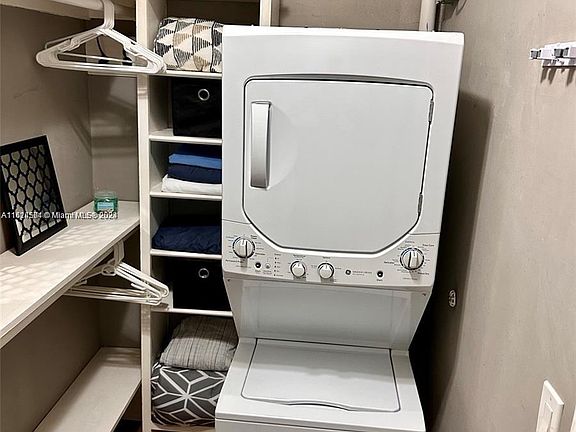 5th image of 124 Mendoza Ave APT 2A