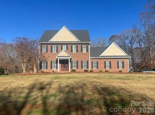129 Walnut Ave, Yadkinville, NC 27055