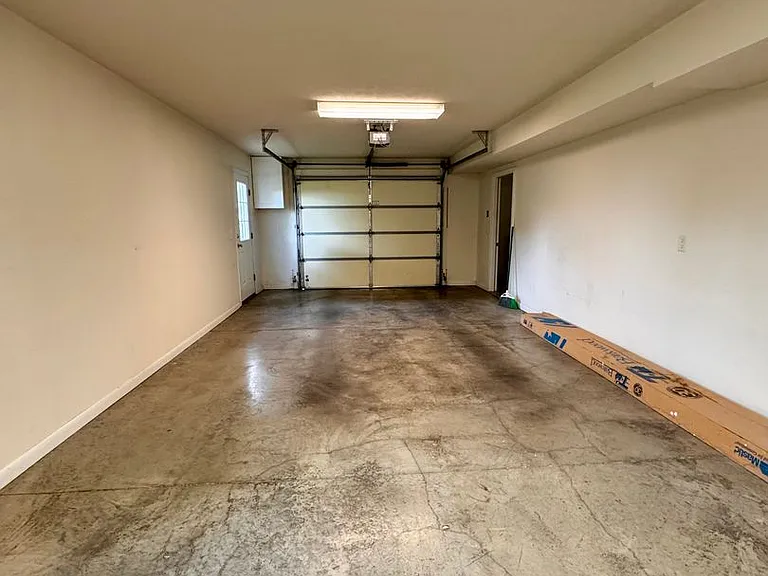 506 E Riverside Dr — Photo 4