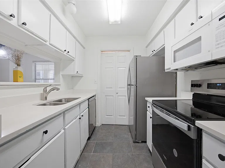 501 W 26th St #108 — Photo 5