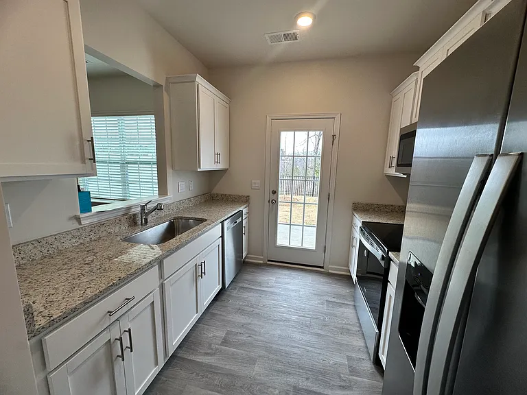 1351 Amberview Ln — Photo 7