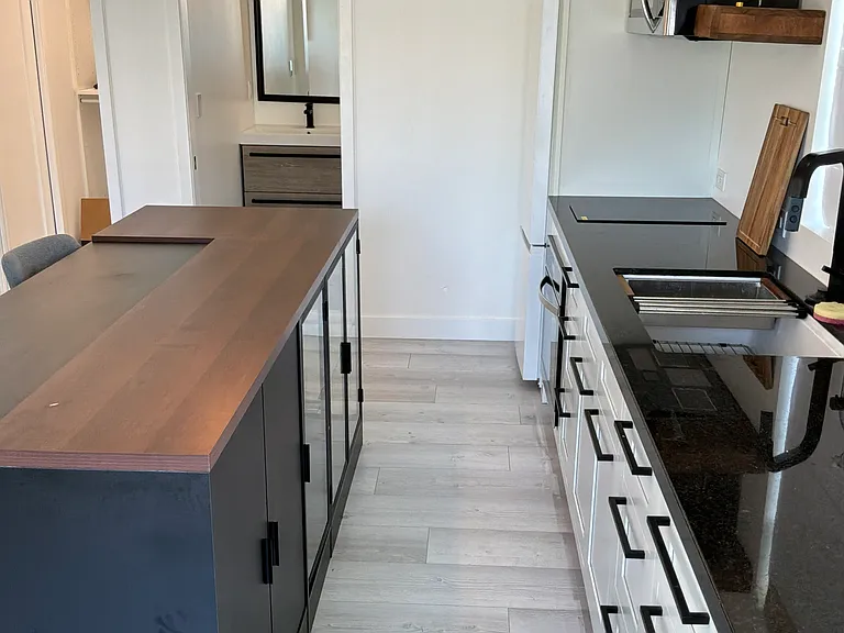 2725 Harriet St — Photo 3