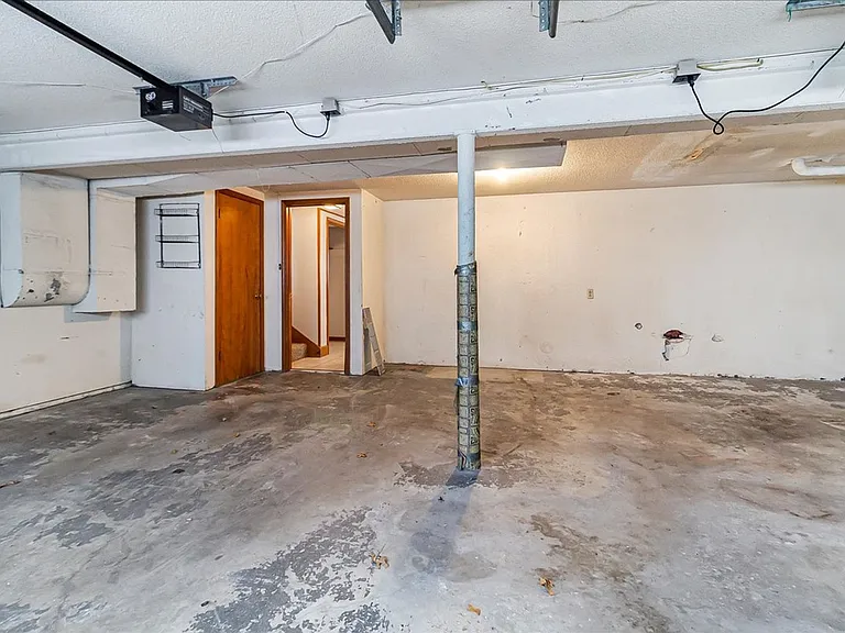 318 Goodrich Dr — Photo 32