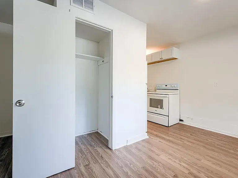 15216 Bellaire Ave — Photo 10