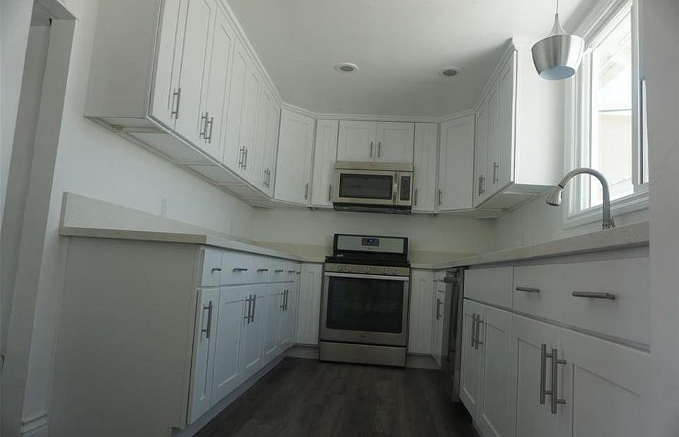 1st image of 1507 W 37th Pl