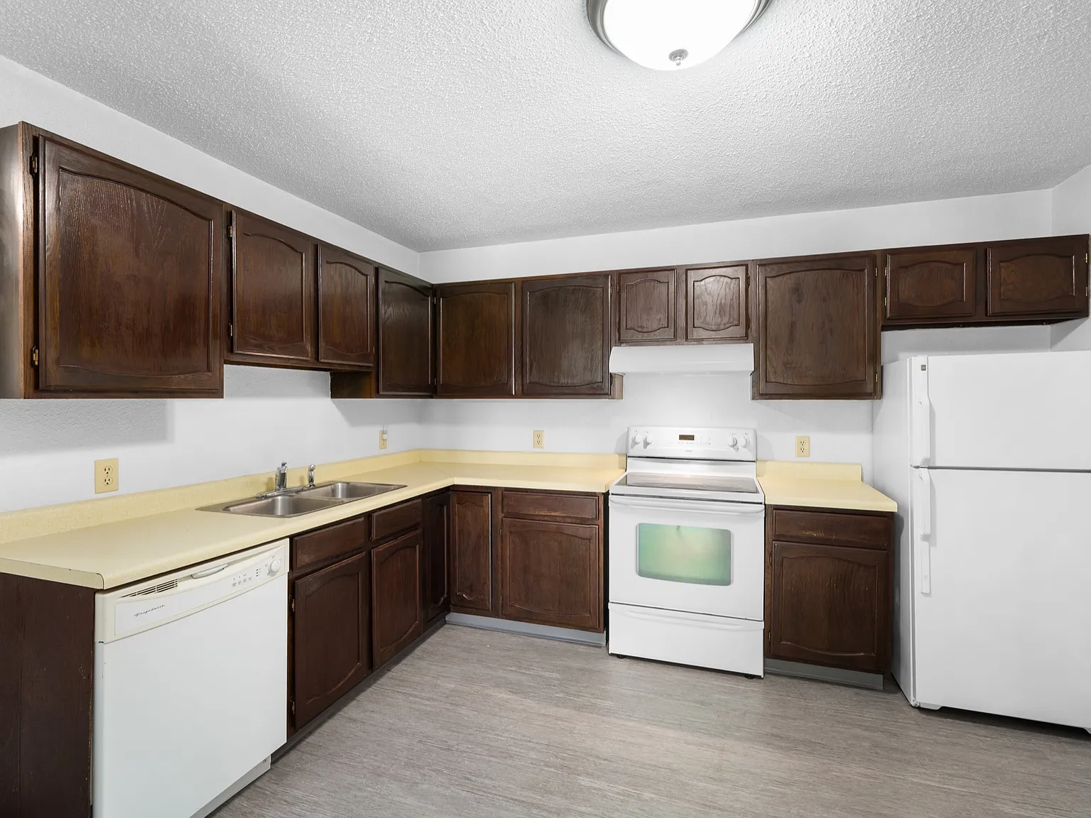 1717 Continental Dr — Photo 3