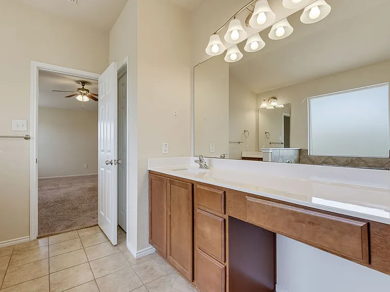 9701 Raeburn Ct — Photo 12