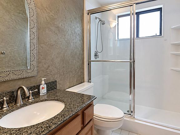 5th image of 918 SW 9th Street Cir