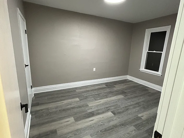 521 Franklin Ave — Photo 16