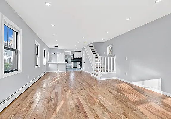 5th image of 119-07 191st St