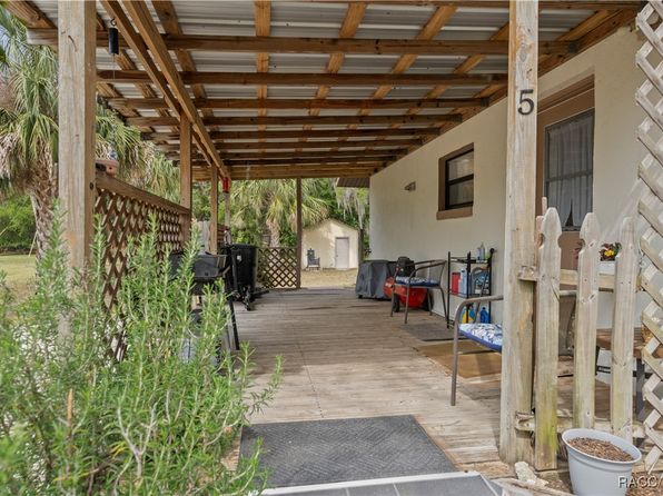 5 51st St, Yankeetown, FL 34498
