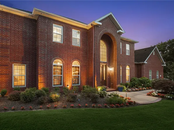 331 E Fairway Ln, Fayetteville, AR 72701