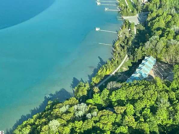 5454 Shoreline Dr #6, Benzonia, MI 49616