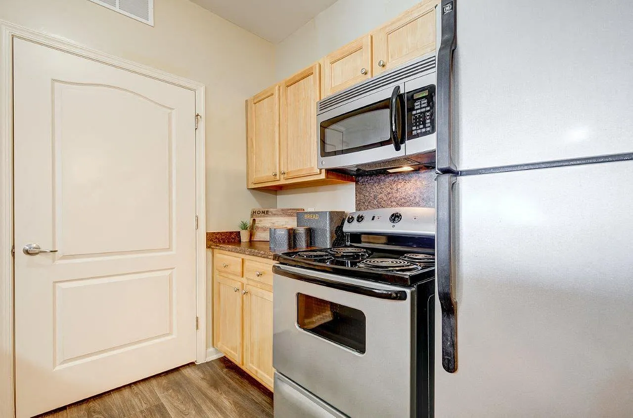 Carden Place Apartment Homes — Photo 4