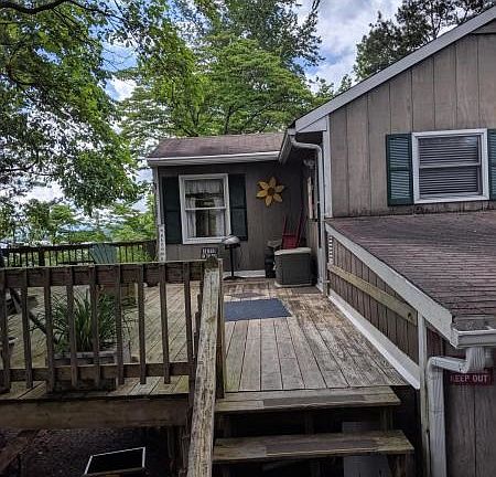 3rd image of 198 Hillcrest Dr