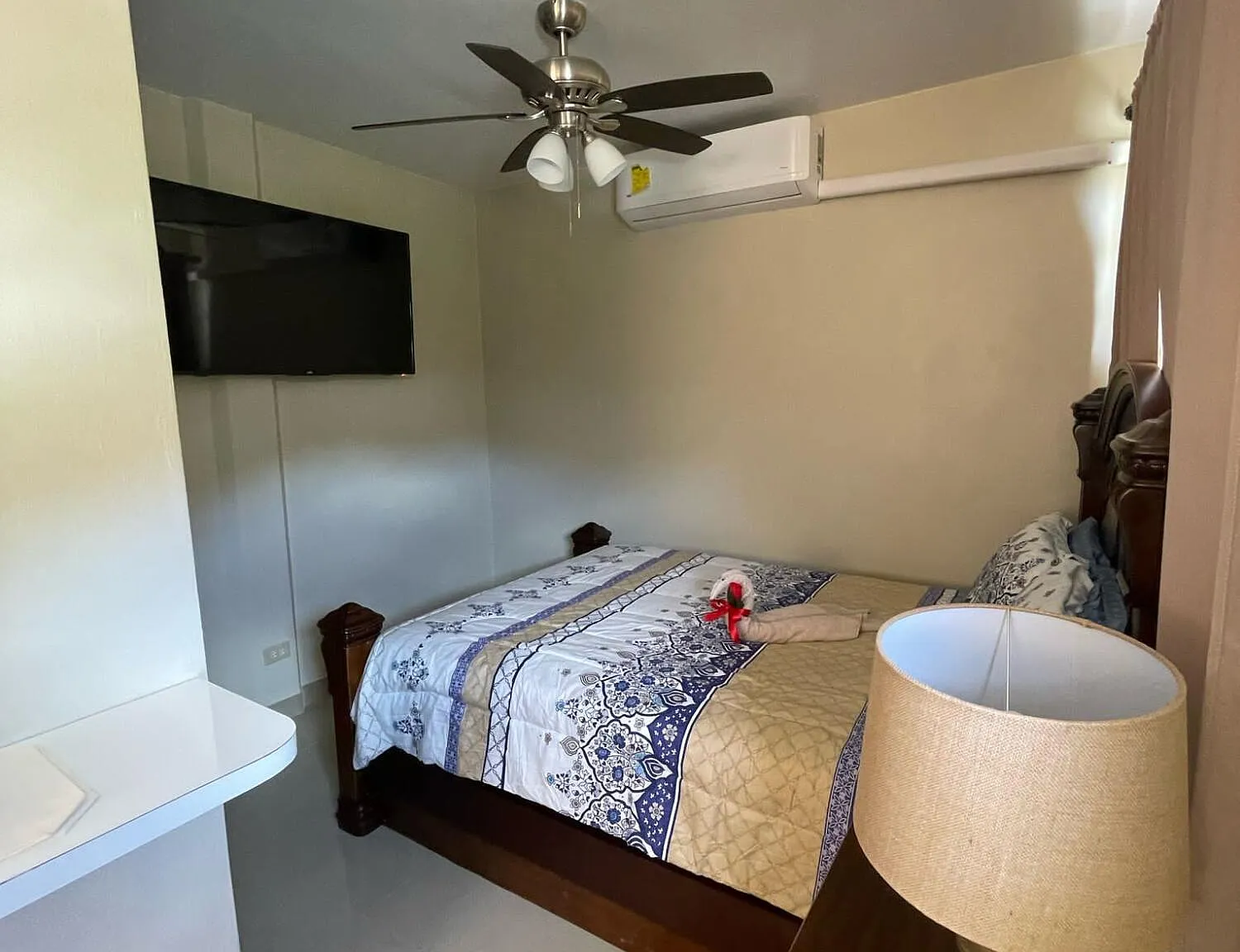 Studio, $1,600 — Photo 1