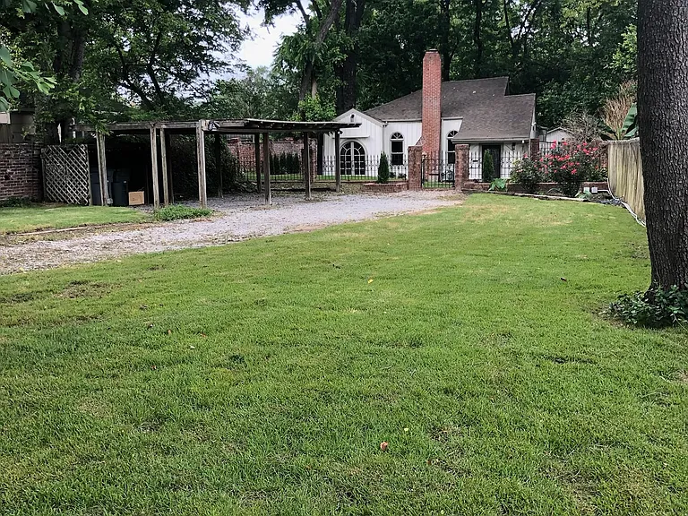 2234 Monroe Ave — Photo 3