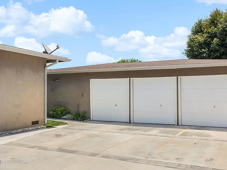 5634 Noel Dr — Photo 16
