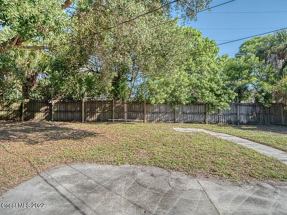 3rd image of 3658 Catalina Dr