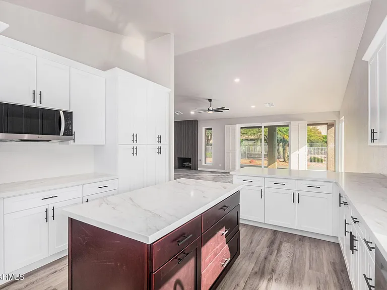9310 E Crystal Dr — Photo 10