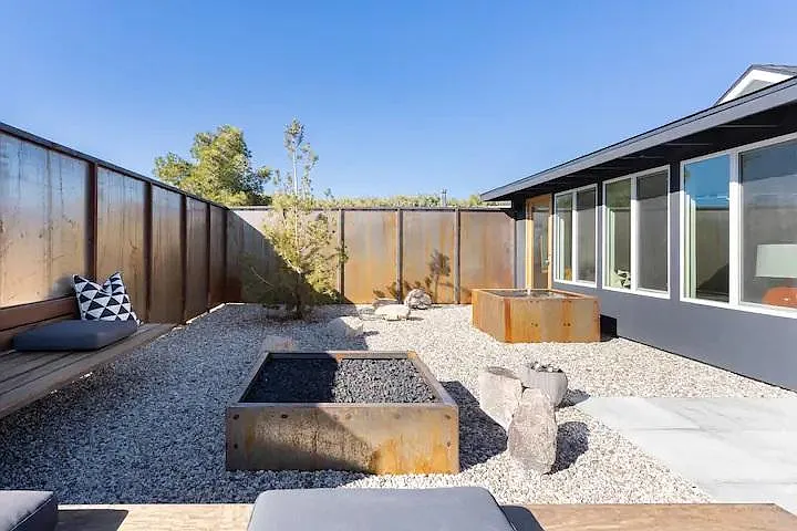 6419 Valley View St — Photo 9