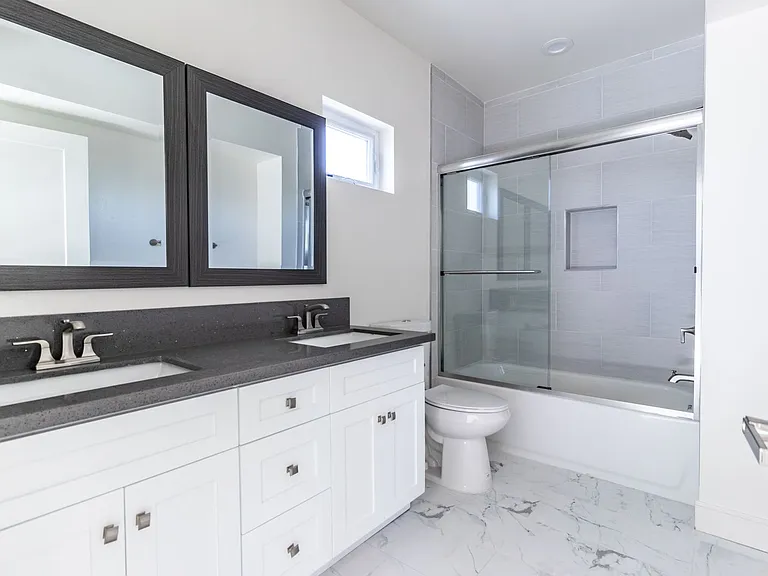 5132 Riverton Ave — Photo 23