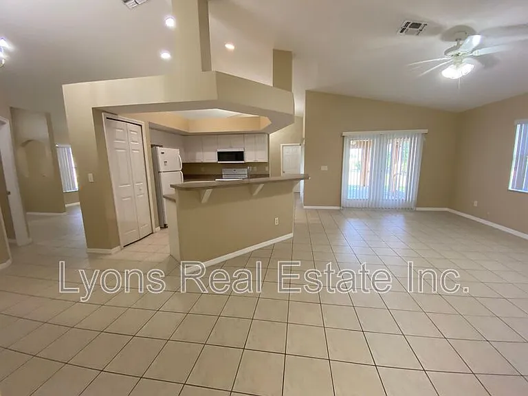 2251 SW 4th St — Photo 5