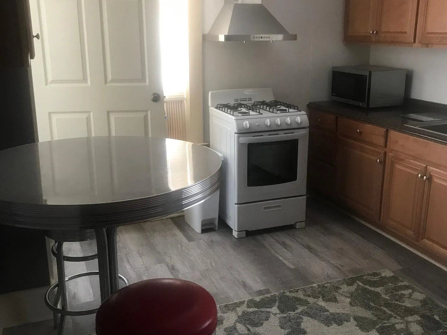 1 bed, 1.5 bath, 750 sqft, $2,000 — Photo 1