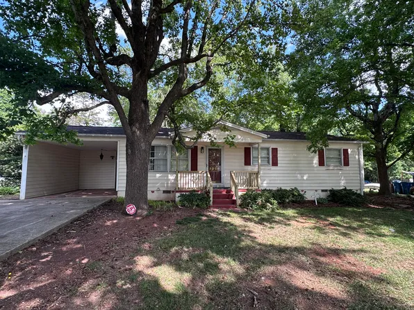 3220 28th St NE, Hickory, NC 28601