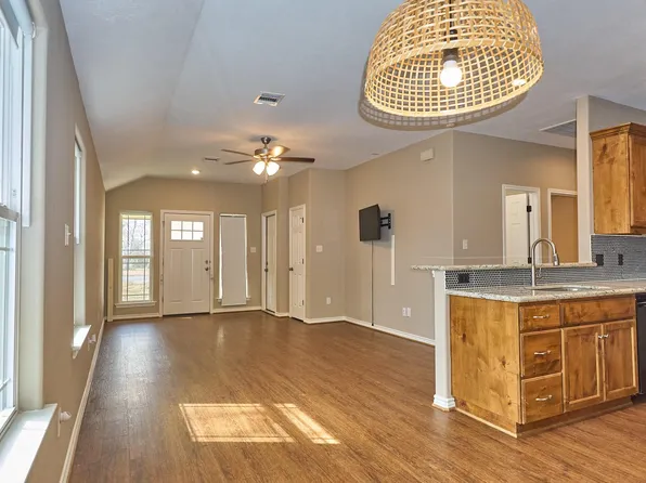 1807 Nuches Ln, Bryan, TX 77803