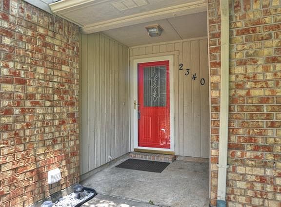 3rd image of 2340 Norwich Ln