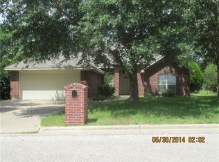 201 Briar Ridge Dr, Bellville, TX 77418