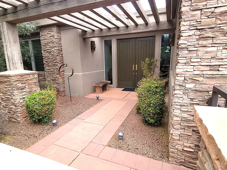 2255 N Tuweap Dr #37 — Photo 2