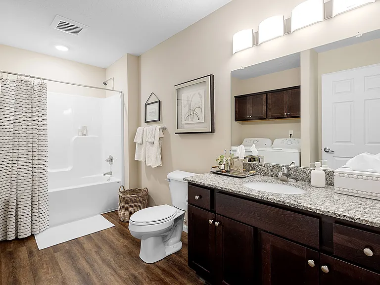 Redwood Grand Blanc — Photo 19