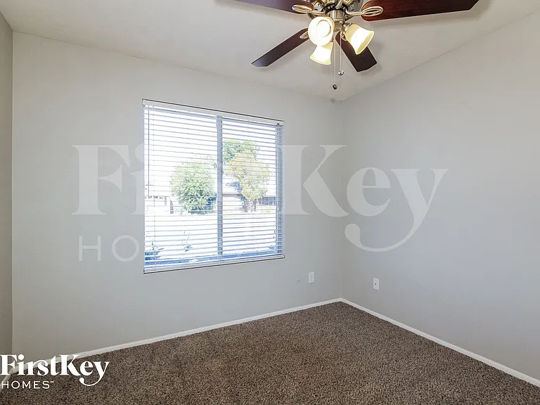 2041 W Windrose Dr — Photo 7