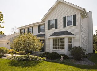 W61N1023 Glenwood Dr, Cedarburg, WI 53012