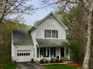 8 Lyon Ln, Foxboro, MA 02035