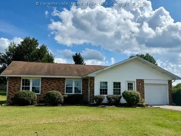 706 Fitzhugh St, Ravenswood, WV 26164