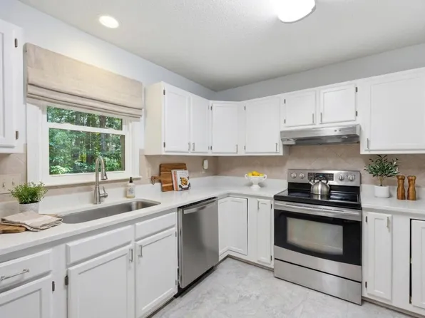 112 Sequoia Ct, Cary, NC 27513