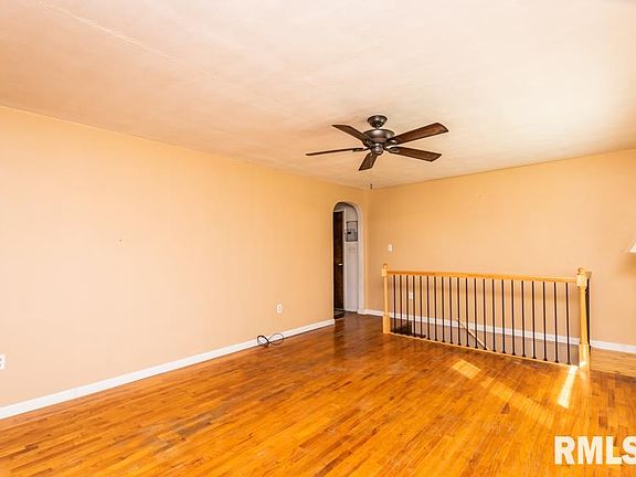 3rd image of 2913 W Sylvan Ln