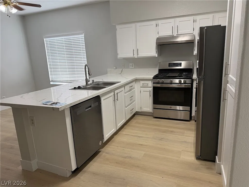 4 bed, 2.5 bath, 2096 sqft, $2,345 — Photo 4