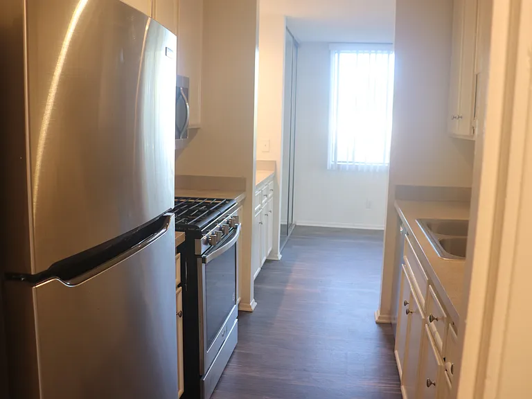 Hillside Terrace — Photo 34