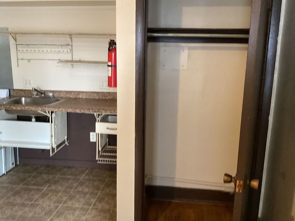 1st image of 1322-1324 W Vliet St #4