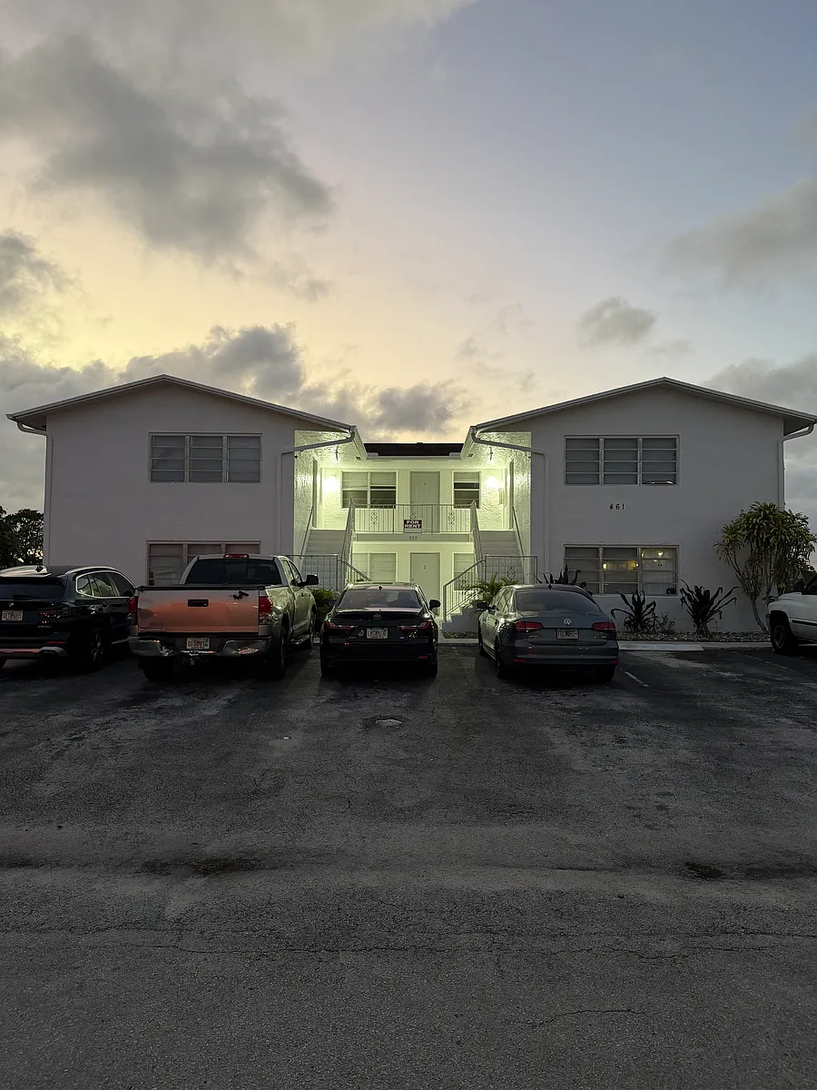 Building Photo - 461 Sunshine Dr #1