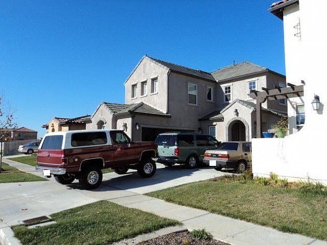 2nd image of 833 W Della Dr