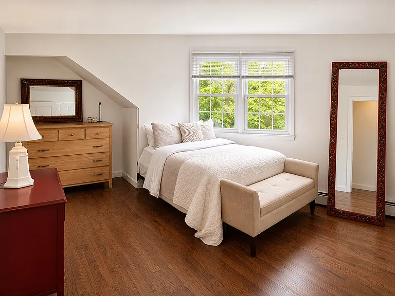 9 Actors Colony Rd — Photo 10