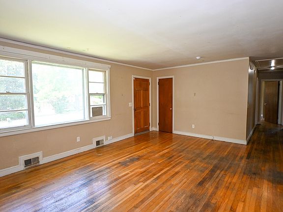 4th image of 3615 Maybank St